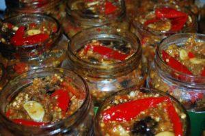 วิธีเตรียมมะเขือยาวอบและหมักสำหรับฤดูหนาวสไตล์อาร์เมเนีย