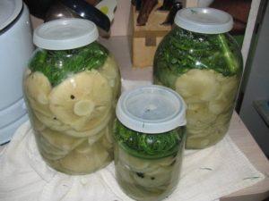 สูตรทำเห็ดนมแห้งเค็มร้อนและเย็นที่บ้านสำหรับฤดูหนาว