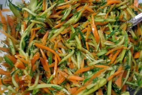 Carottes à la coréenne avec concombres