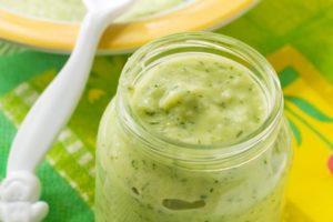 วิธีเตรียมซูกินี่บดให้เด็กกินในช่วงฤดูหนาวและกฎในการนำซูกินี่เข้าสู่อาหารของทารก