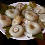 เห็ดนมดองบนจาน