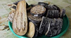 วิธีแช่แข็งมะเขือยาวสด ทอด และอบไว้กินในฤดูหนาวที่บ้านในช่องแช่แข็ง