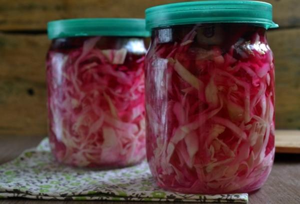 กะหล่ำปลีแดงในขวดเล็ก