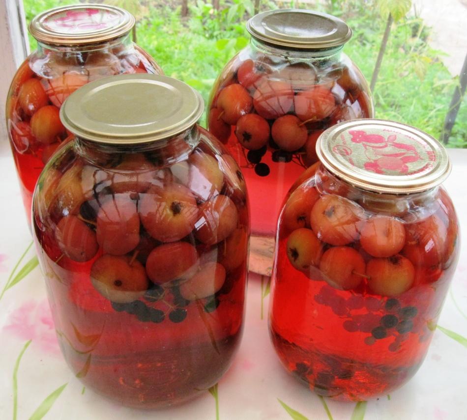 คอมโพทแอปเปิ้ลและเชอร์รี่