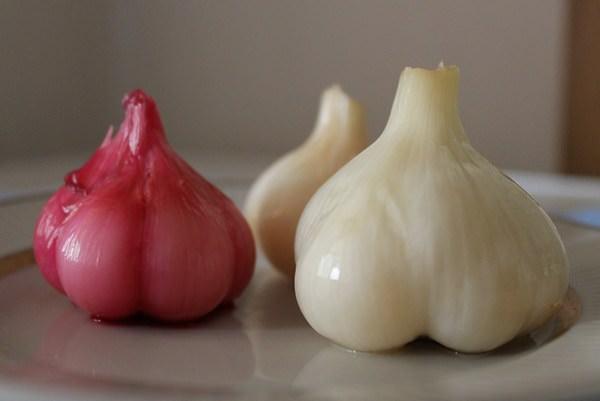 กระเทียมดองบนจาน