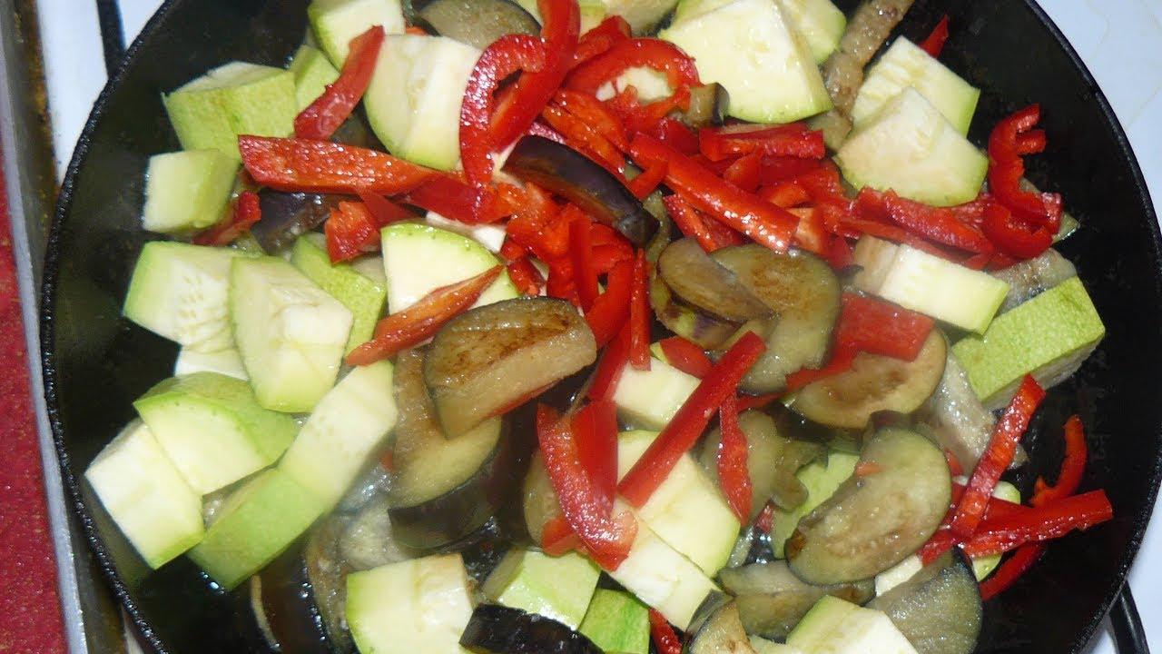 สูตรทีละขั้นตอนสำหรับการเตรียมสตูว์ผักสำหรับฤดูหนาวด้วยและโดยไม่ต้องฆ่าเชื้อ