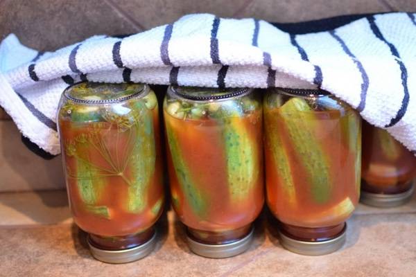 แตงกวากับซอสมะเขือเทศในขวด
