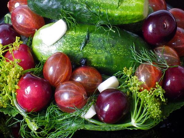 แตงกวาและลูกเกด