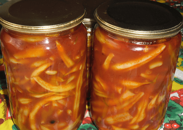 หน่อไม้ฝรั่งในซอสมะเขือเทศ