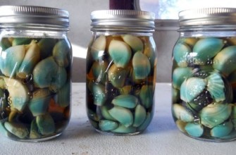 กระเทียมในขวดกลายเป็นสีน้ำเงิน