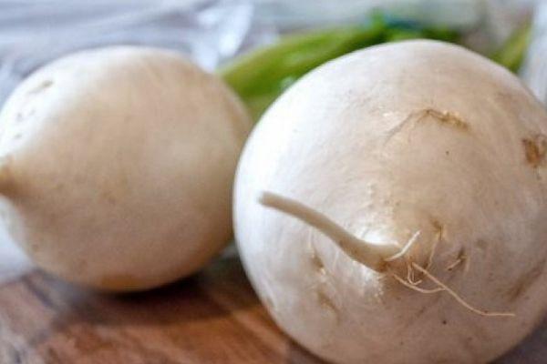 หัวไชเท้าสองหัว