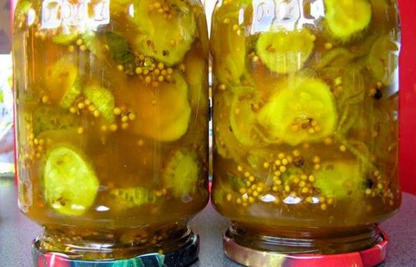 concombres marinés à la moutarde en bocaux
