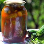 แตงกวากับซอสมะเขือเทศในขวด