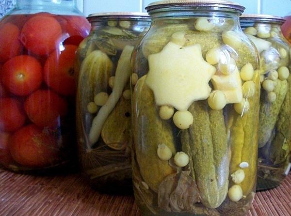 แตงกวากับองุ่นทั้งลูก