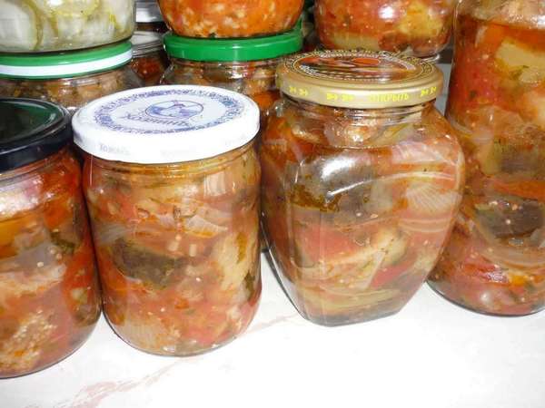 aubergines aux légumes en bocaux