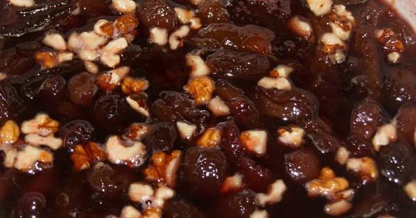confiture de prunes et de noix