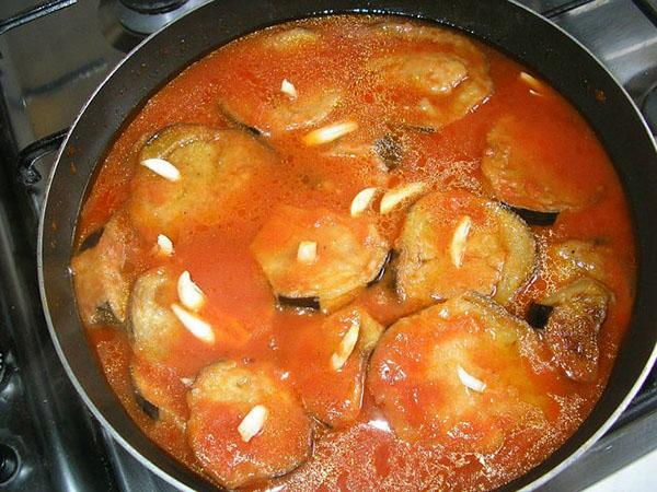 cuisson des aubergines à la sauce tomate
