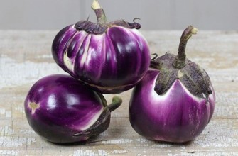 มะเขือยาวบนโต๊ะ