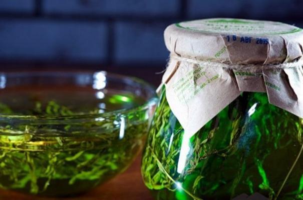 sirop d'estragon en pot