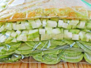 สูตรที่ดีที่สุดสำหรับการแช่แข็งผักที่บ้านสำหรับฤดูหนาว