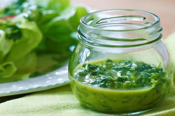 การเก็บเกี่ยวผักชีฝรั่ง