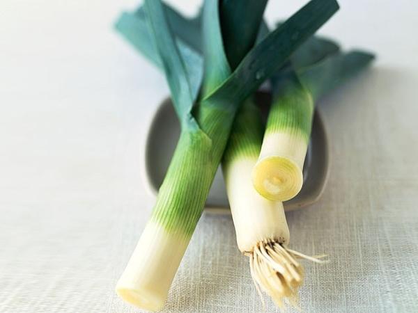 ต้นหอมบนโต๊ะ