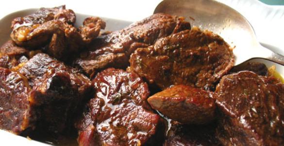 เนื้อลูกวัวในไวน์แดง