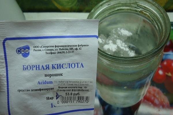 spray d'acide borique pour tomates