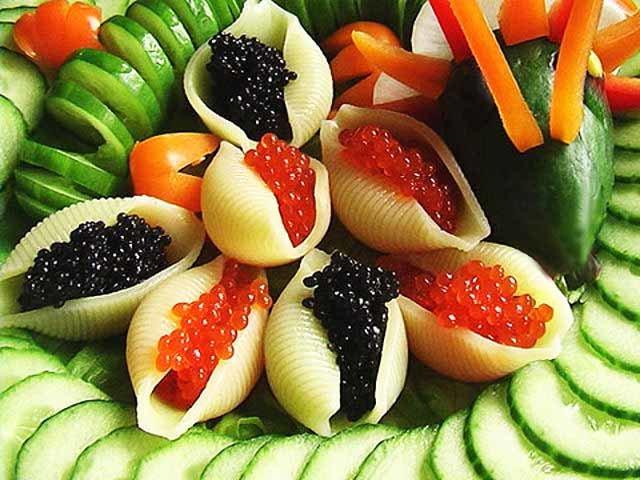 เปลือกหอยคาเวียร์สีแดงและสีดำ