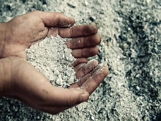 เถ้าในมือ