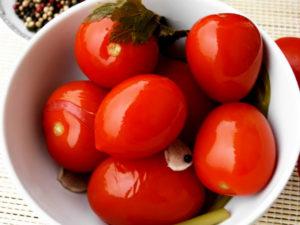 Description des meilleures variétés de tomates pour le marinage et la mise en conserve