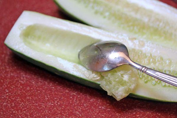 Graines dans un concombre