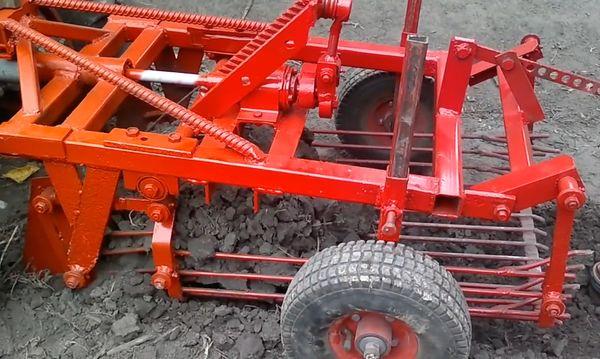 เครื่องขุดมันฝรั่งเหล็ก