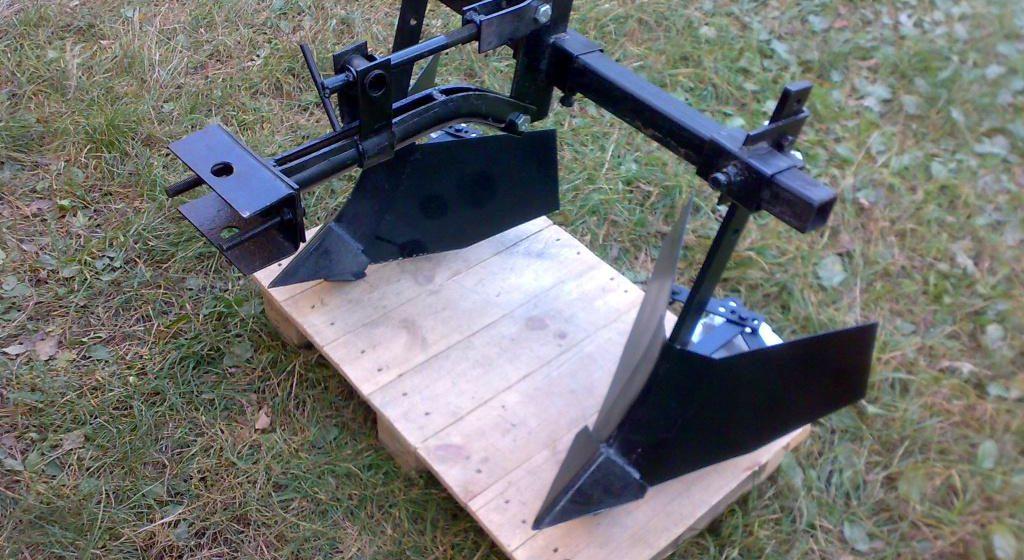 เครื่องพรวนดินสำหรับรถแทรกเตอร์เดินตาม