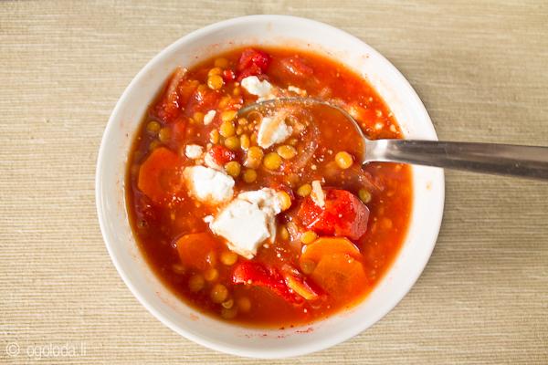 ถั่วเลนทิลในซอสมะเขือเทศ