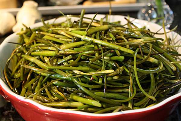 ลูกศรกระเทียมในการปรุงอาหาร