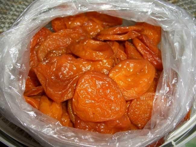 ผลไม้แห้งหรือแอปริคอตแห้ง