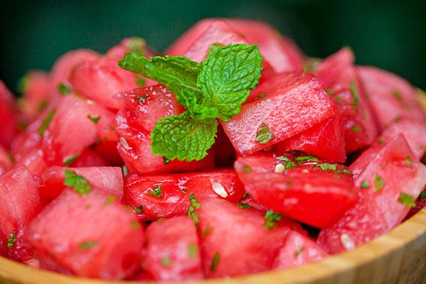 pastèque sur la table