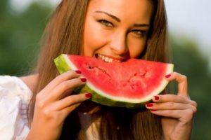 ประโยชน์และโทษของแตงโมต่อร่างกายมนุษย์ วิธีรับประทานอย่างถูกต้อง
