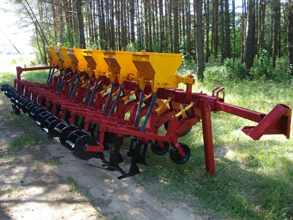 Cultivateur pour le travail du sol entre les rangs USMK-5.4,