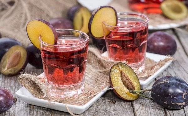 ไวน์และเหล้าผสมพลัม