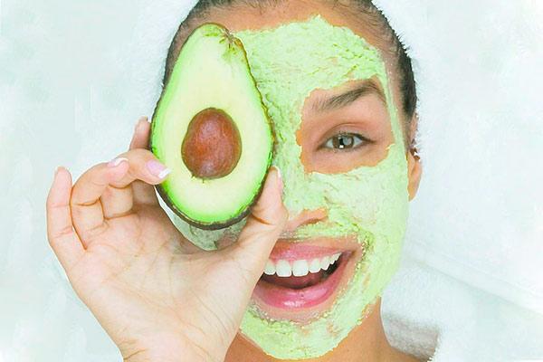 มาส์กเครื่องสำอางด้วยอะโวคาโด