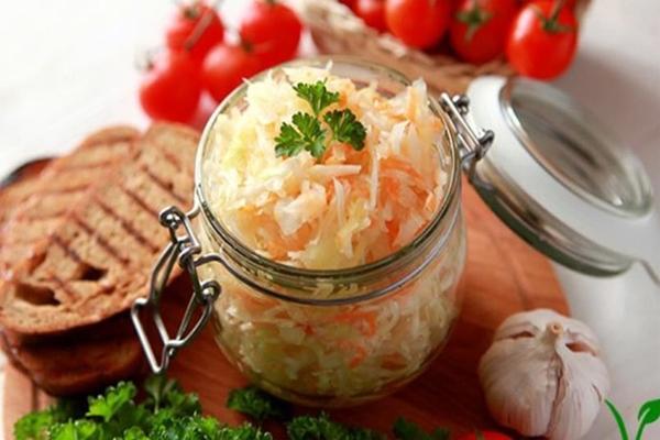 สูตรเด็ดกะหล่ำปลีดองน้ำเกลือร้อนแบบง่ายๆ