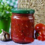 การเตรียมมะเขือเทศด้วยโหระพา