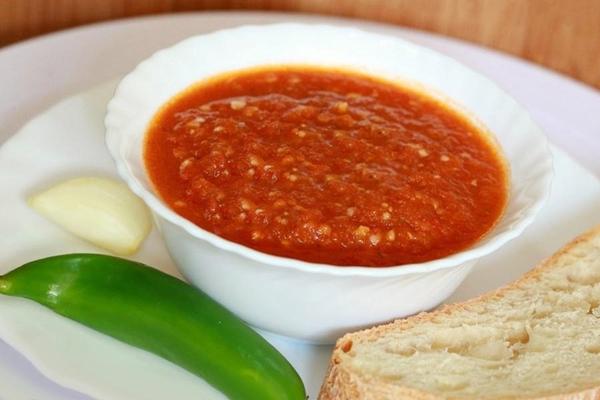 คาเวียร์สควอชกับพริกหวานและเผ็ด