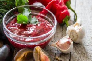 10 สูตรเด็ดทำซอสทาเคมาลีจากลูกพลัมเชอร์รี่สีแดงและสีเหลืองสำหรับฤดูหนาวที่บ้าน