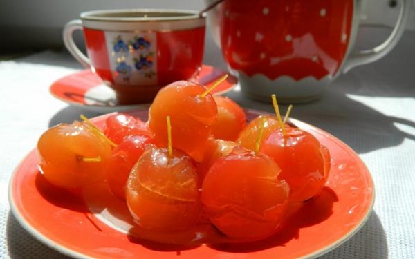 confiture de pommes du paradis transparente avec tiges
