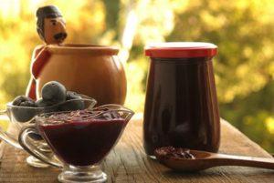 15 สูตรคลาสสิกสำหรับทำซอสพลัมทาเคมาลีที่บ้านสำหรับฤดูหนาว