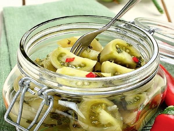 มะเขือเทศเขียวเผ็ดหั่นเป็นชิ้นสำหรับหน้าหนาว