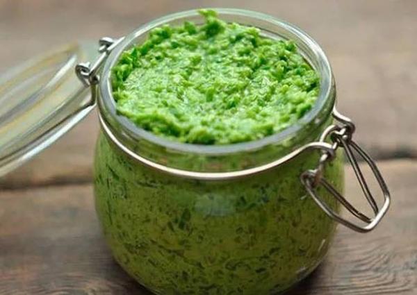 การเตรียมลูกศรกระเทียมที่มีกลิ่นหอม